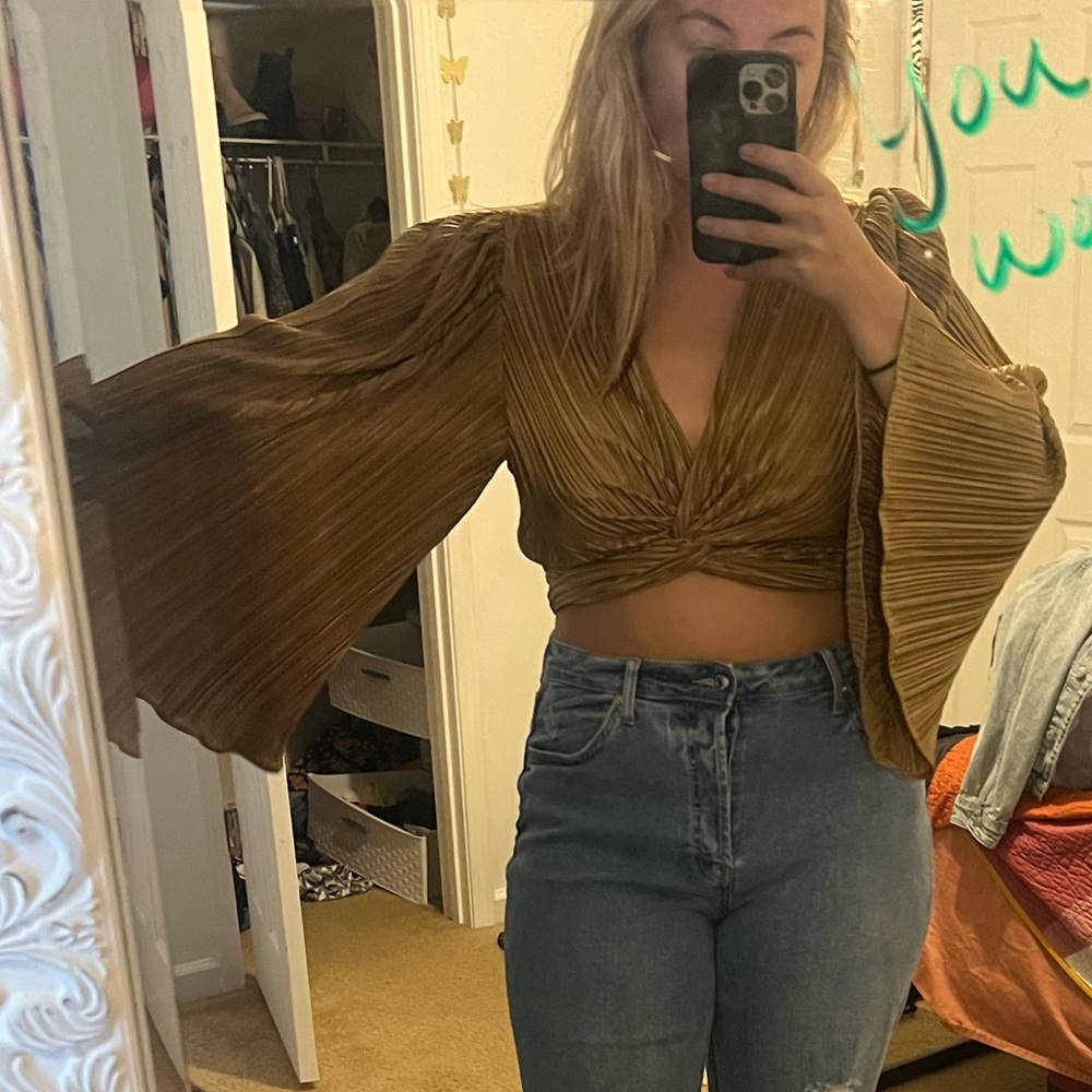 Flying Tomato long sleeve flowy crop top